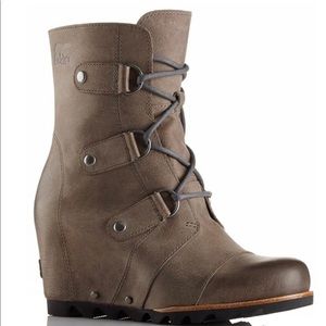 Sorel, Joan of Arctic lace up boots. Excellent condition.